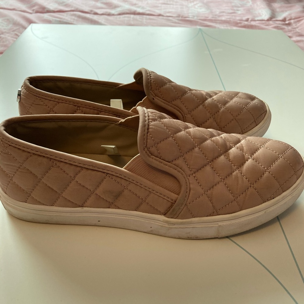 Steve Madden Slip On shoes 🌸🎀💝